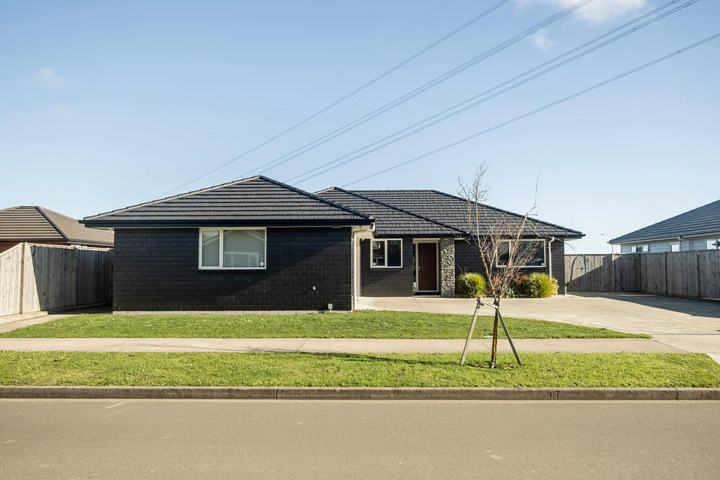 Fitzherbert 4Phòng ngủ High spec brick home in Fitzherbert