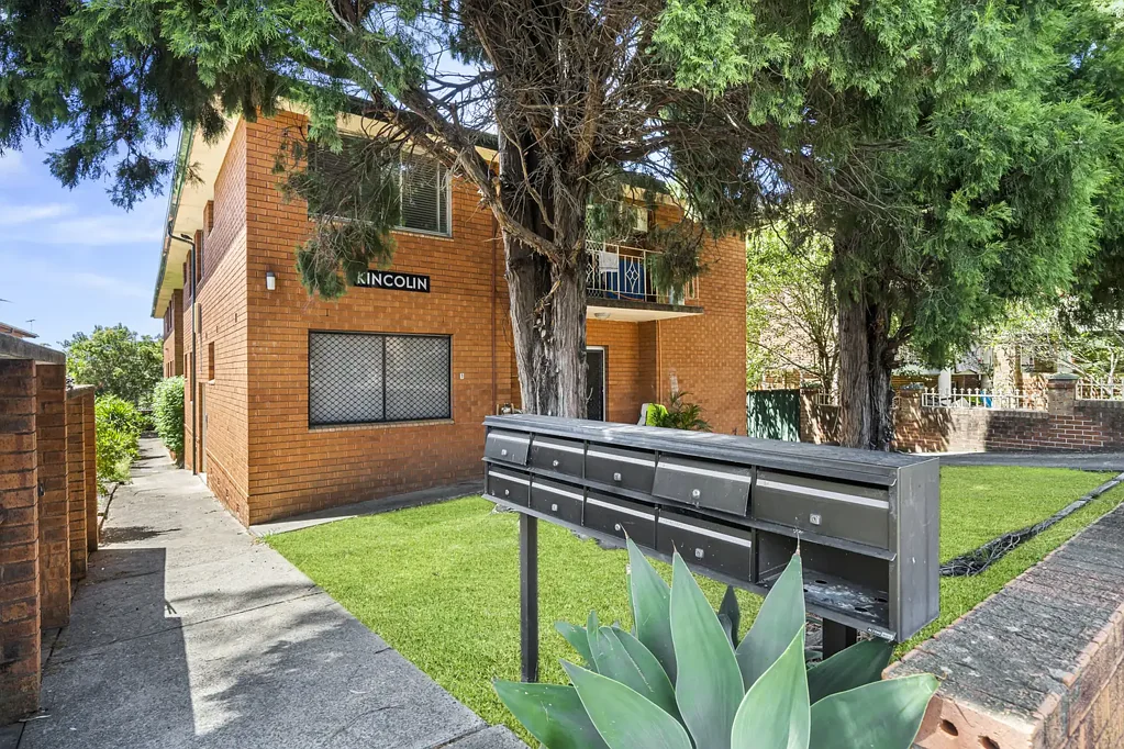 2 bedroom unit with garage