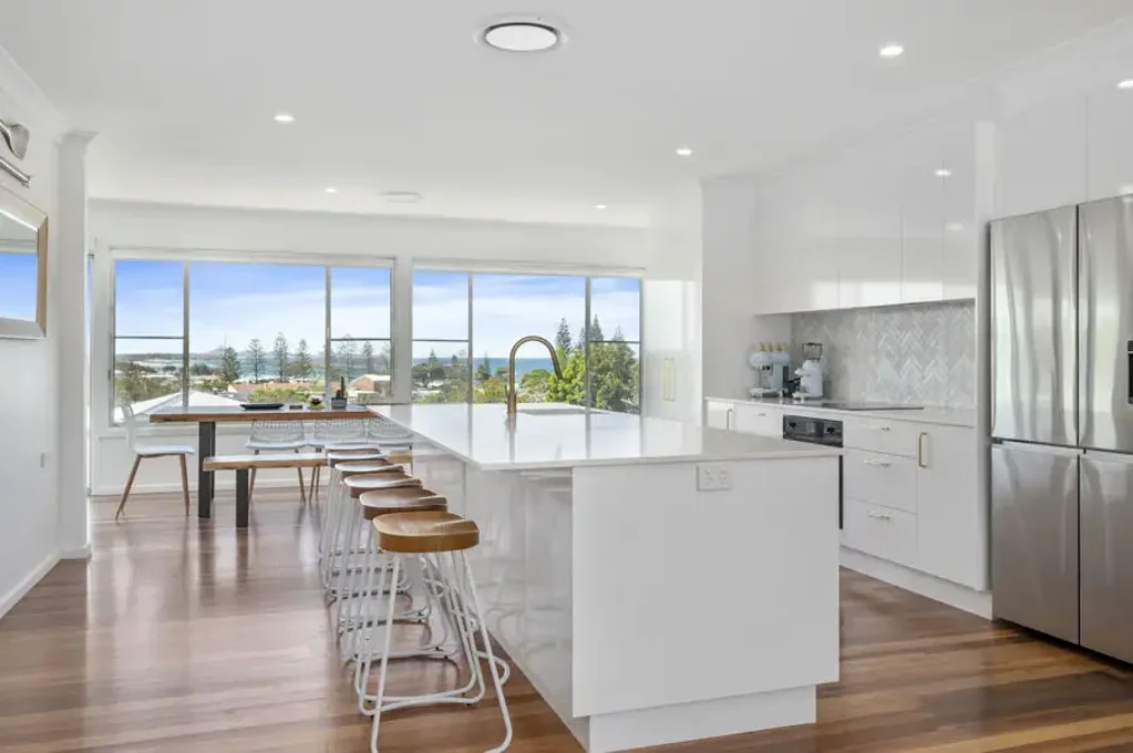 BEAUTIFUL  HOUSE WITH OCEAN VIEWS