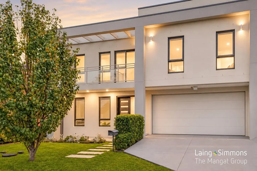North Kellyville 5બેડરૂમ Modern Family Retreat | Multiple Balconies | Scenic Outlook