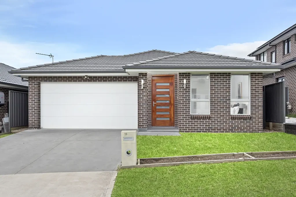 PREMIUM SINGLE LEVEL FIVE BEDROOM HOME | Close to Tallawong Metro Train Station!