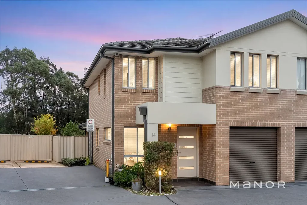 Stanhope Gardens 4房 Stanhope Gardens便捷联排 四卧宽敞主套 现代厨房Caesarstone 遮盖后院娱乐 车库带内部通道 Prime Location, Convenient Living