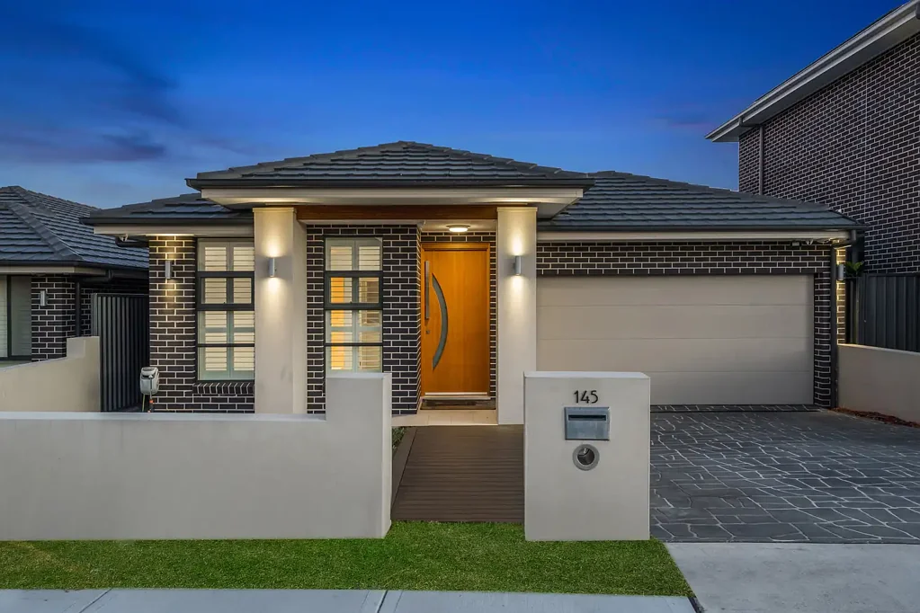 Edmondson Park 4ਬੈੱਡਰੂਮ MODERN ELEGANCE IN A PERFECT SINGLE LEVEL HOME
