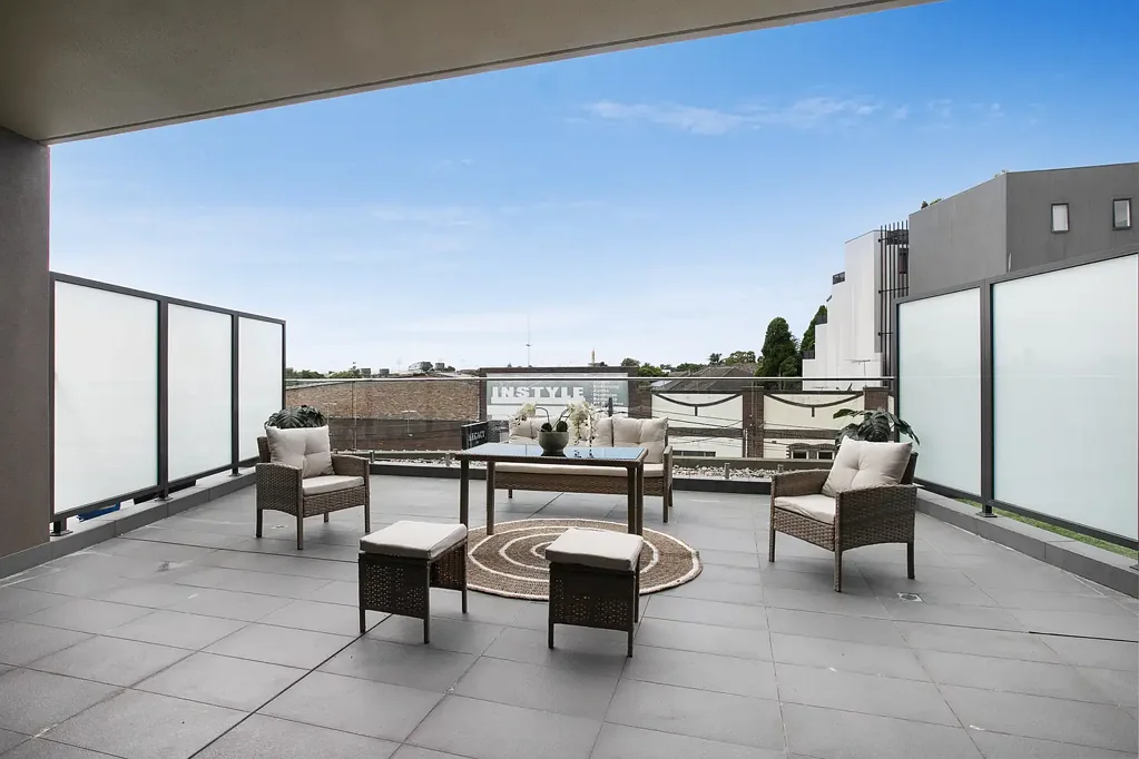 Belmore 1 Bedroom Spacious & perfectly positioned for convenience - North-East Aspect - City views