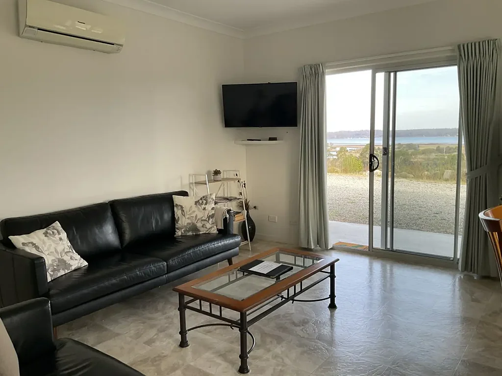 Fully Furnished Coastal Retreat – ALL Utilities Includ