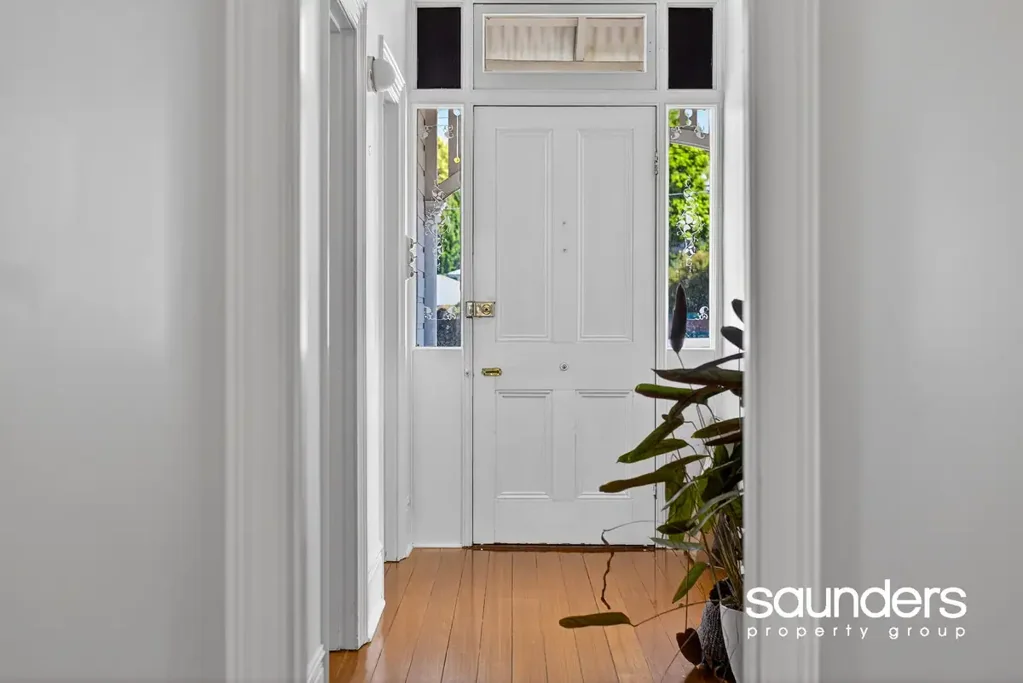 East Launceston 4房  Classic East Launceston period home and perfectly positioned.