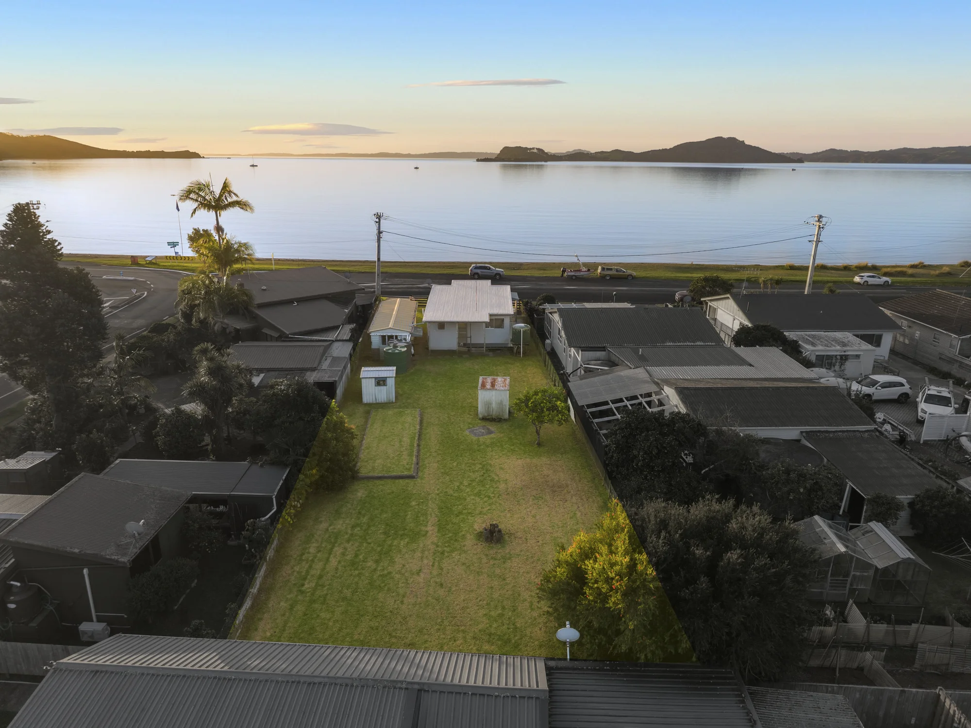Kawakawa Bay 2房  Waterfront With Potential
