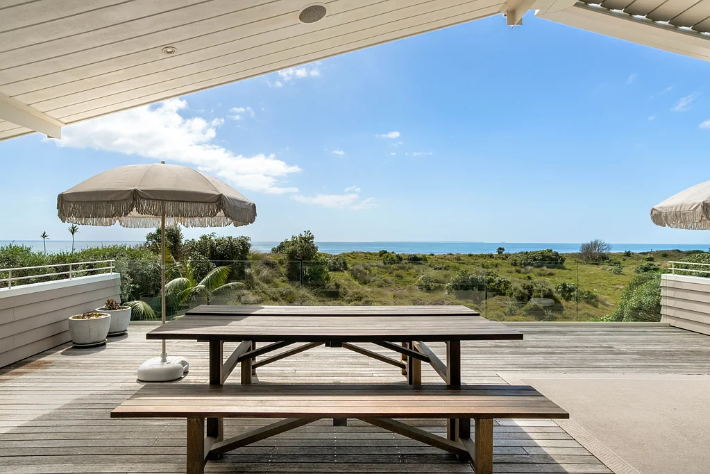 Mount Maunganui 5غرفة نوم Beachfront - 5 Bed | 4 Bath | Pool
