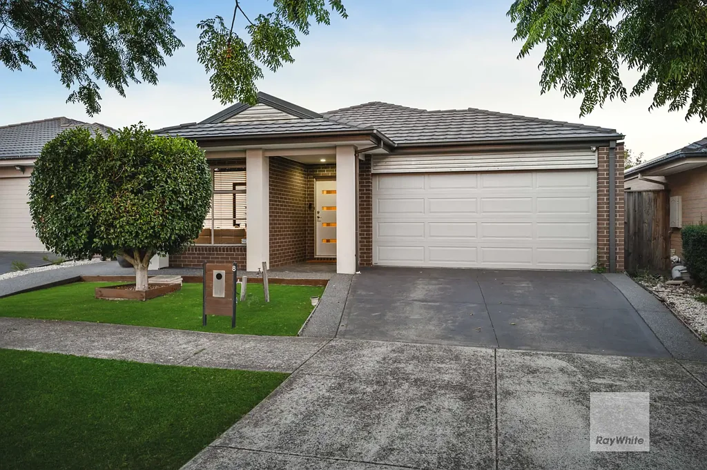 8 Scarlet Drive, Greenvale, VIC 3059