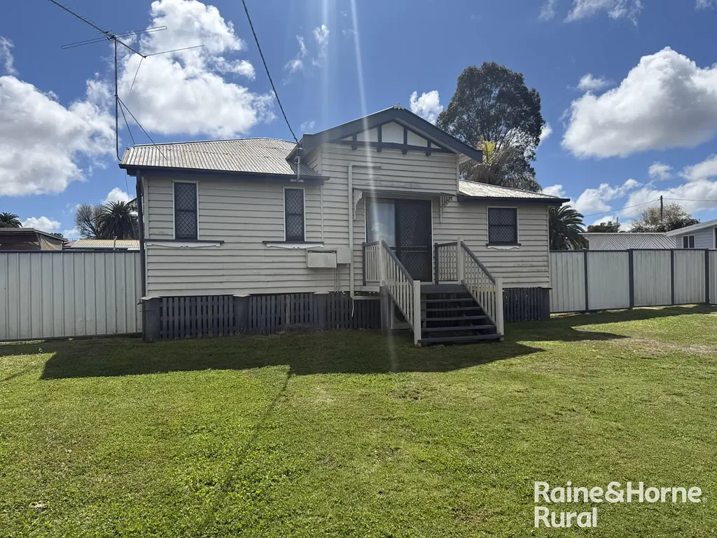 Kingaroy 3 Slaapkamer Weatherboard Home Ready to Move In !!!