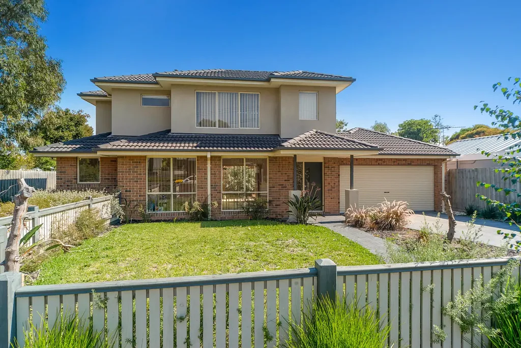 Frankston 3ਬੈੱਡਰੂਮ Position Perfect with Zoned Living ~ Proximity to Schools, Shops, CBD, and Transport