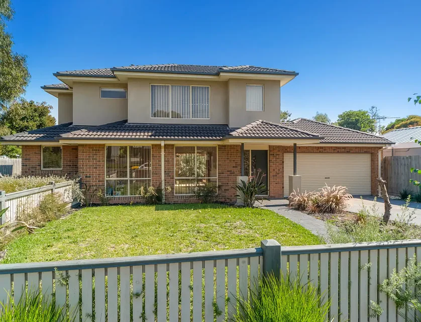 1/10 Robinia Street, Frankston, VIC 3199, 3房, 2浴, Townhouse