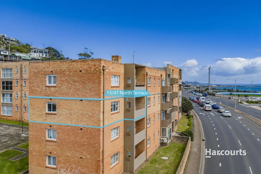 Burnie 2房  Sunlit Coastal Apartment with Stunning 120° Ocean Views