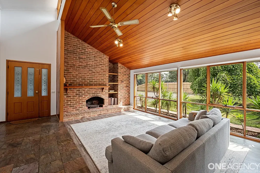 Glengarry 4房  Light-Filled Family Haven with Pool & Shed in the Heart of Glengarry