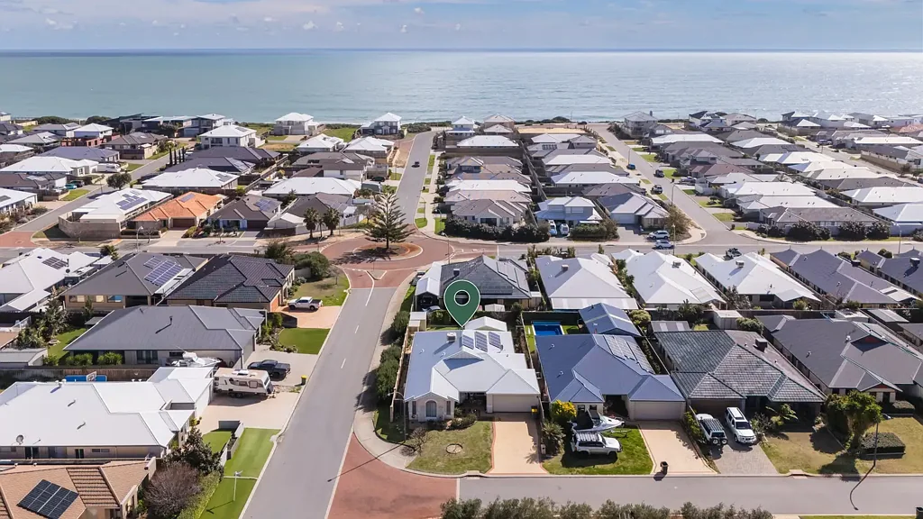 1 Marsdenia Road, Halls Head, WA 6210