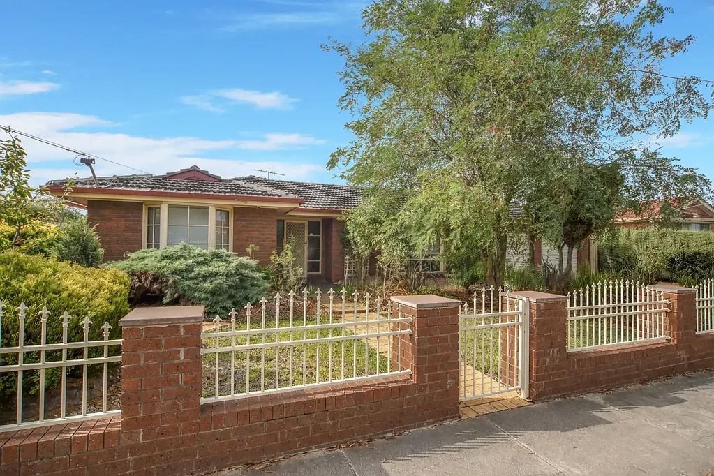 Central location set on 908sqm