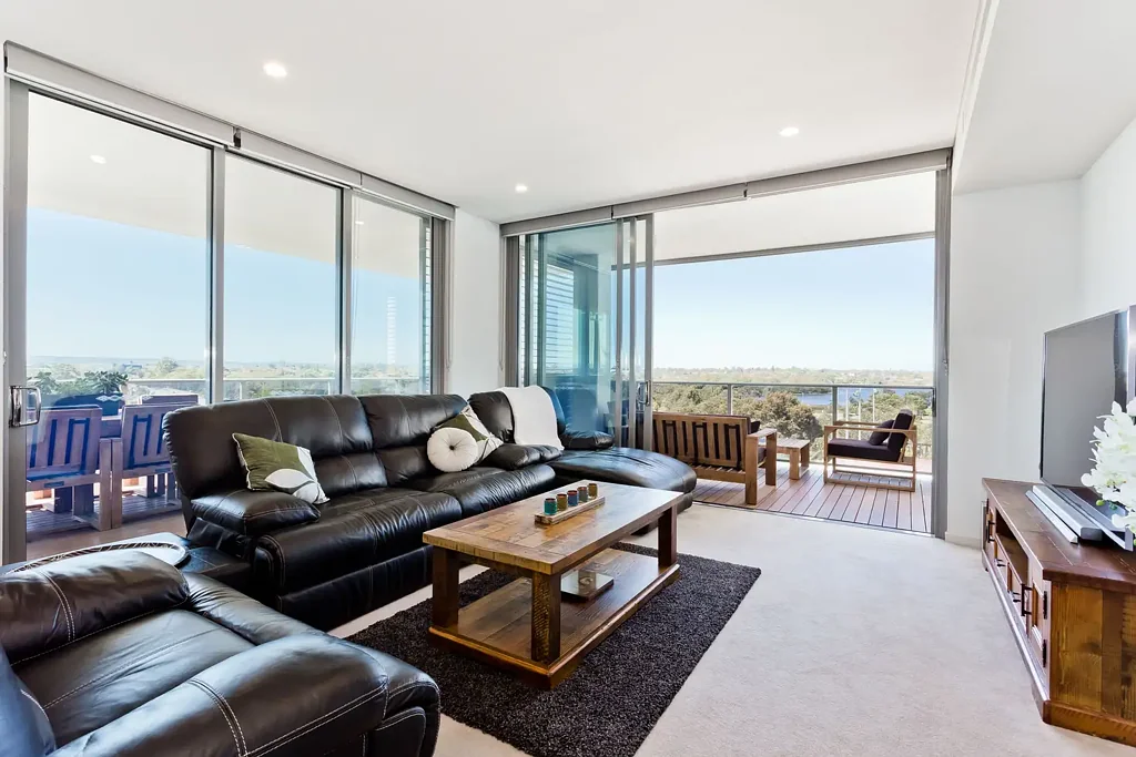Furnished 3 Bedroom Apartment in Queens Riverside