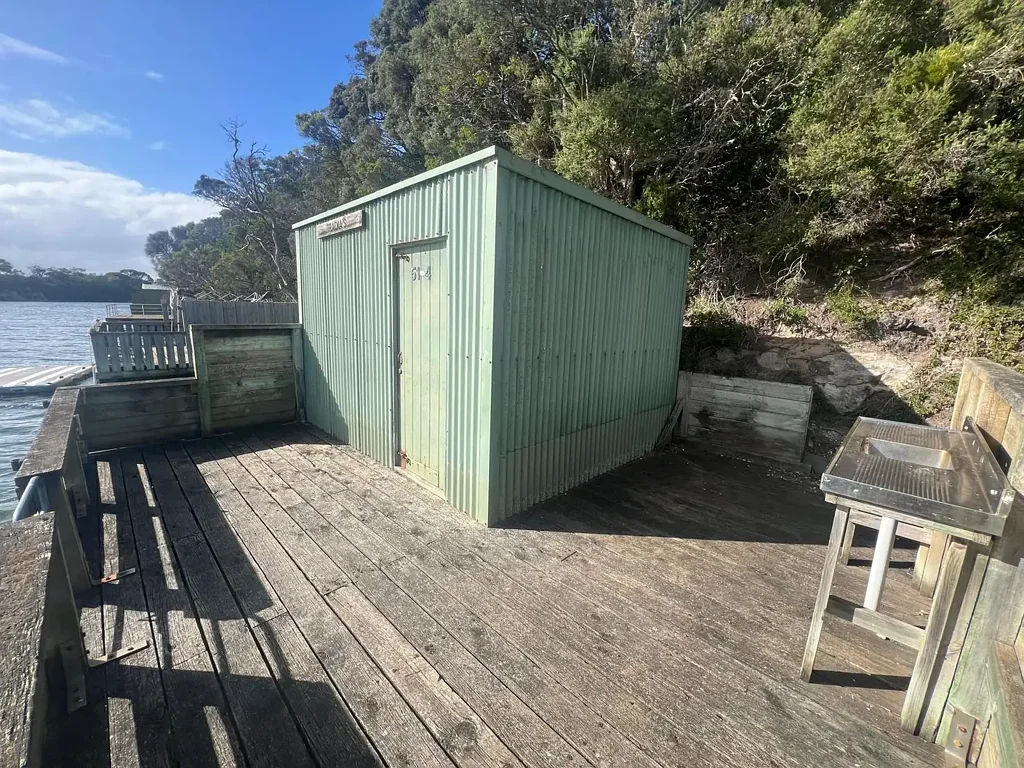 Nelson  Riverside Retreat - A Fishermen's Dream!
