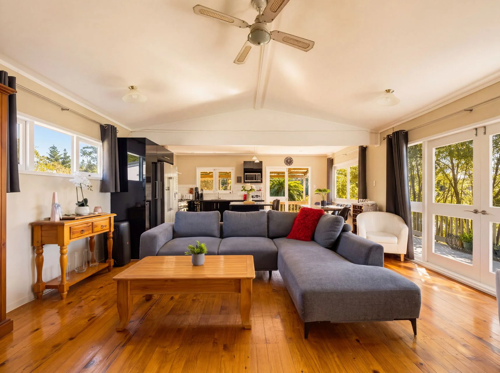 Stanmore Bay 4房  Coastal Family Living with Room to Grow