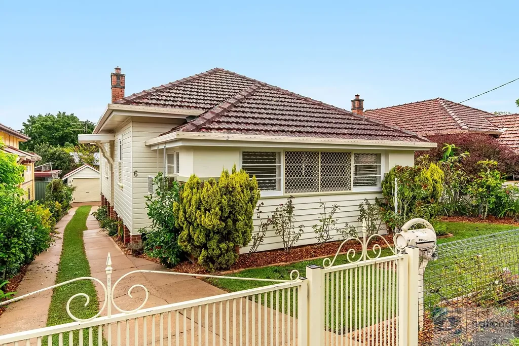 6 Parade Street, Girards Hill, NSW 2480