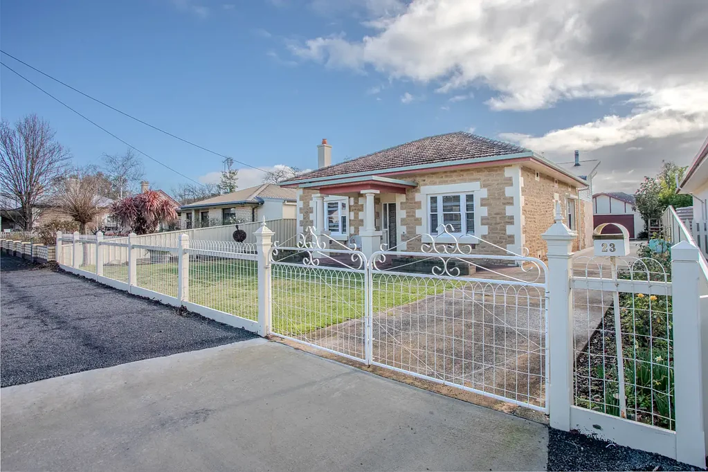Penola 4Kwarto A Stunning Blend of Heritage Charm & Architectural Excellence