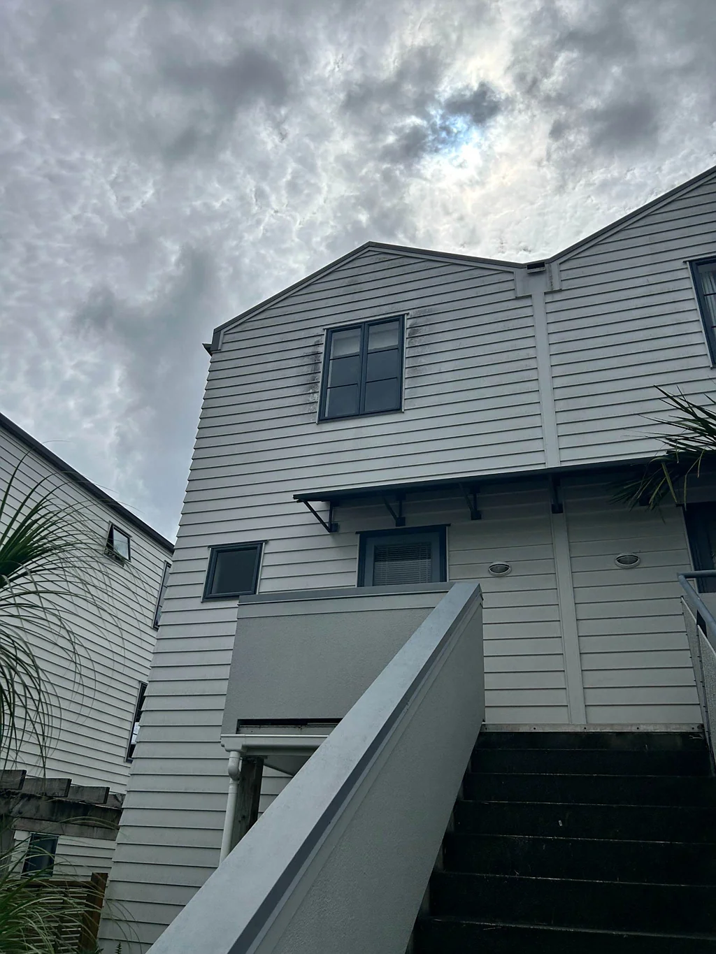 CONVENIENT TOWNHOUSE