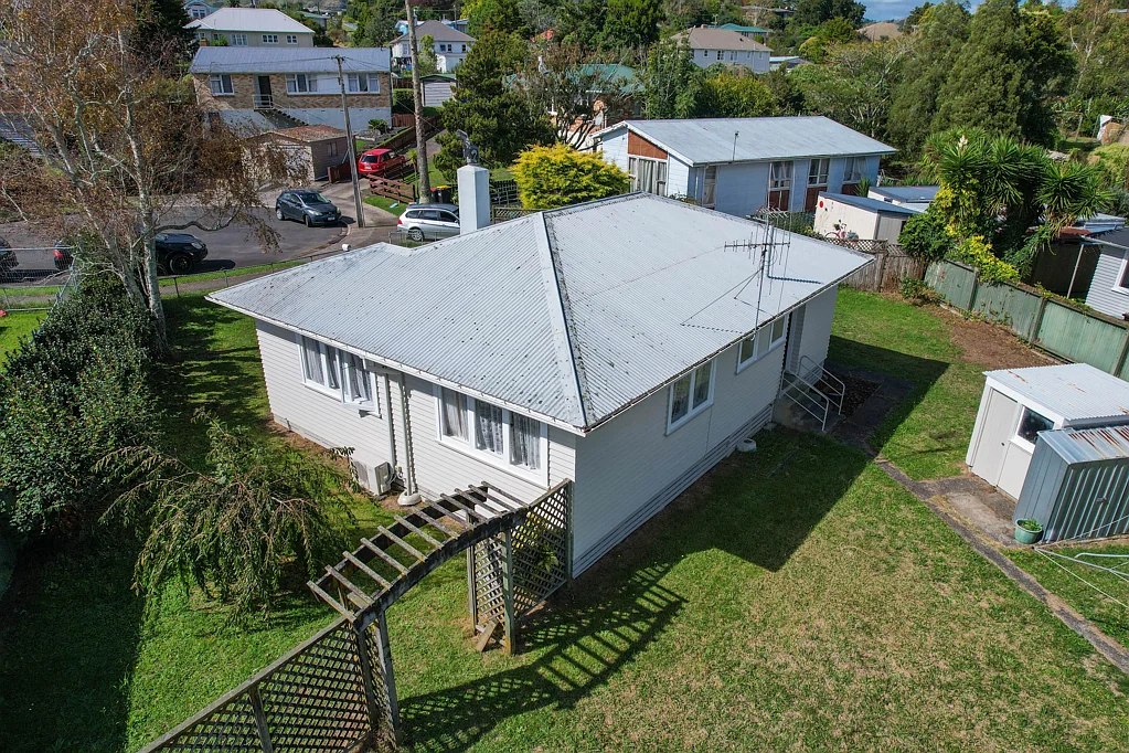 Paeroa 2Moenga Affordable Bungalow - Loads of Potential