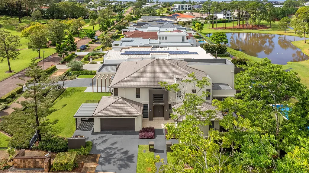 Hope Island 3 Bedroom Location, location, location - The golden rule of Real Estate!