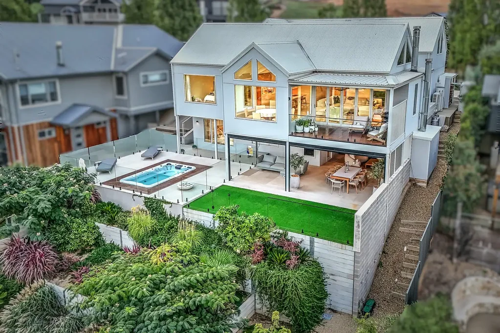 Bright 4બેડરૂમ Architectural Brilliance with Elevated Living & Uninterrupted Alpine Views