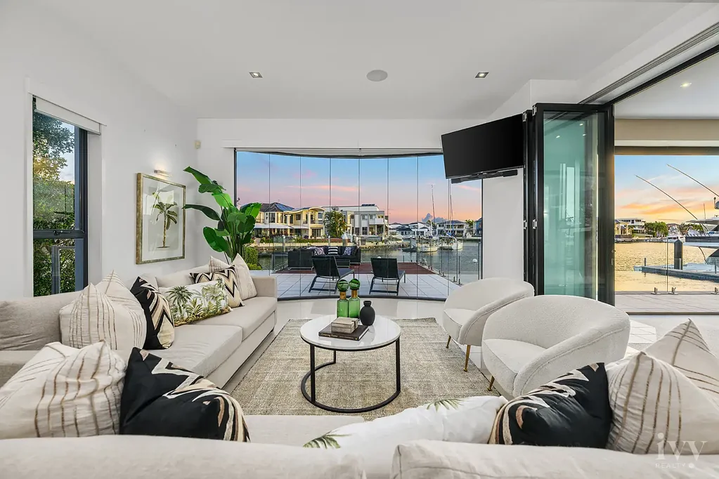 Paradise Point 4ห้องนอน A Bold Waterfront Entertainer of Style and Class