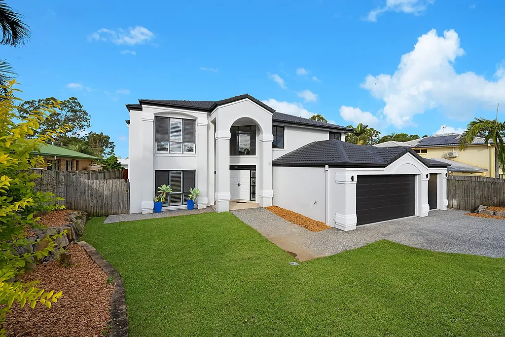 Bridgeman Downs 5 Slaapkamer Expansive Living in Bridgeman Downs