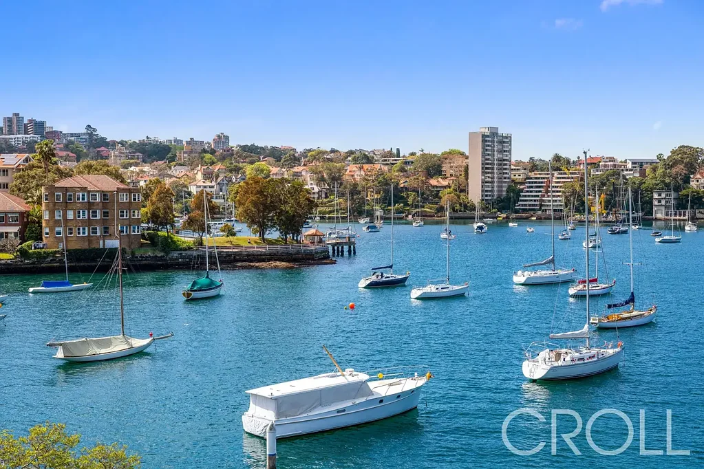 Kirribilli 2房 翻新公寓 滨水景观 游泳池 烧烤区 中性色调 自然采光 开放式布局 岛式厨房 双卧停车位 交通便利 国际化社区 Waterfront Apartment With Breathtaking Close Harbour Views