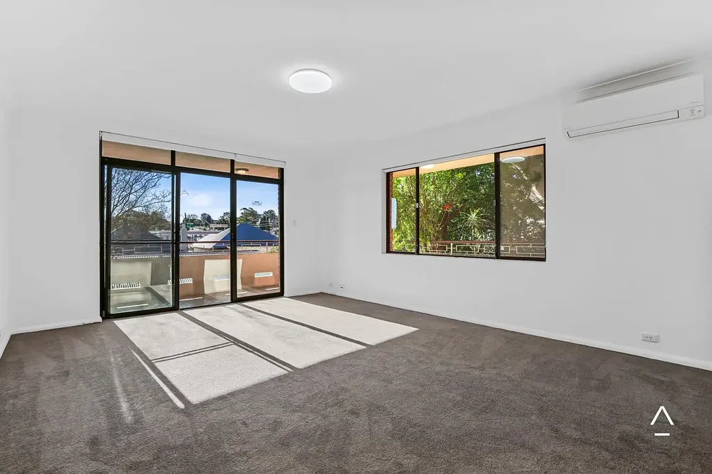 Fully Renovated Three-Bedroom Apartment in Ultra-Convenient Location