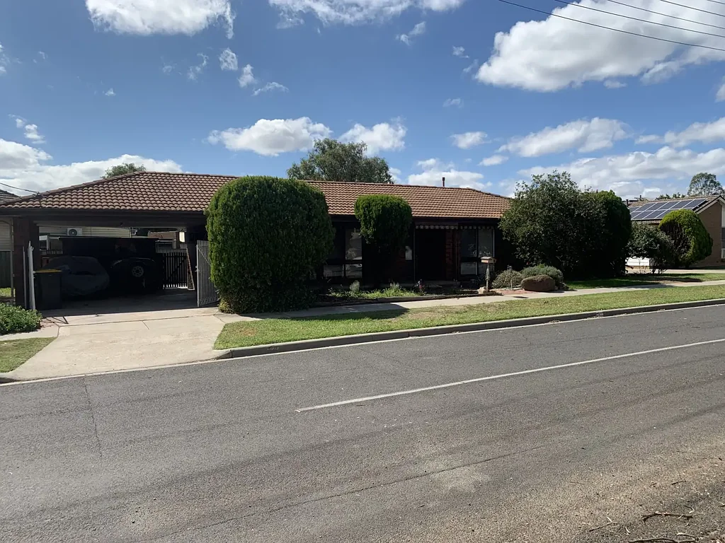 Three-bedroom Brick Home Close to Botanical Gardens
