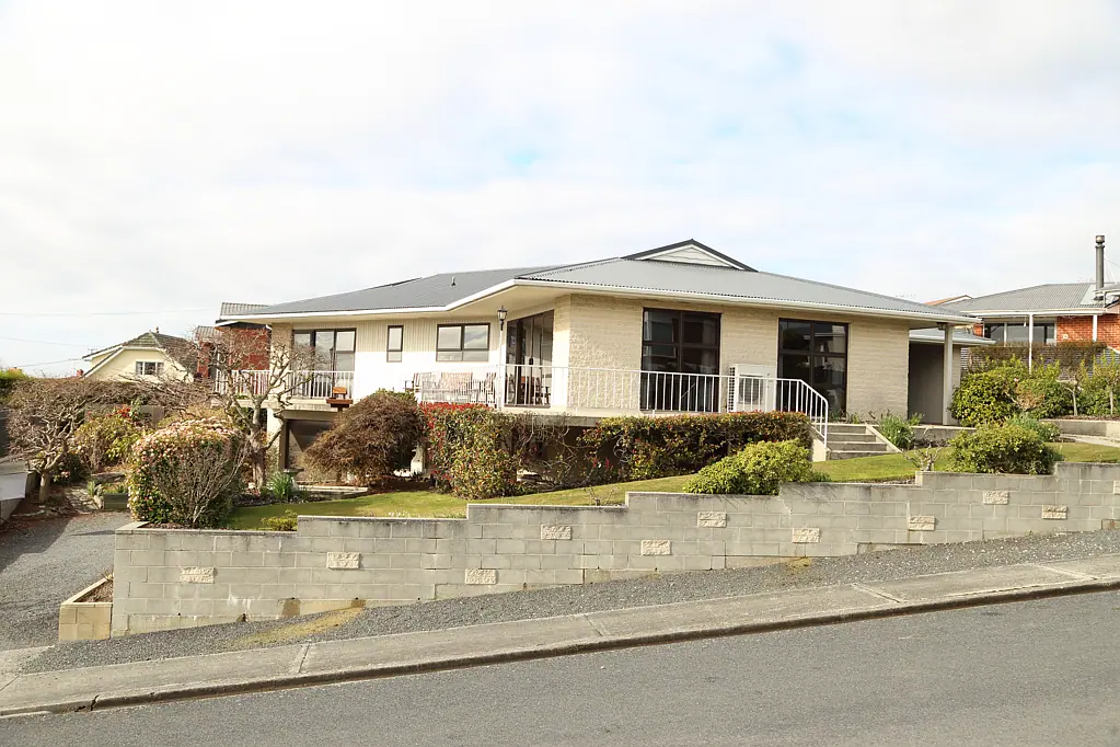 Balclutha 4房  Sylish Sunny Quality Home