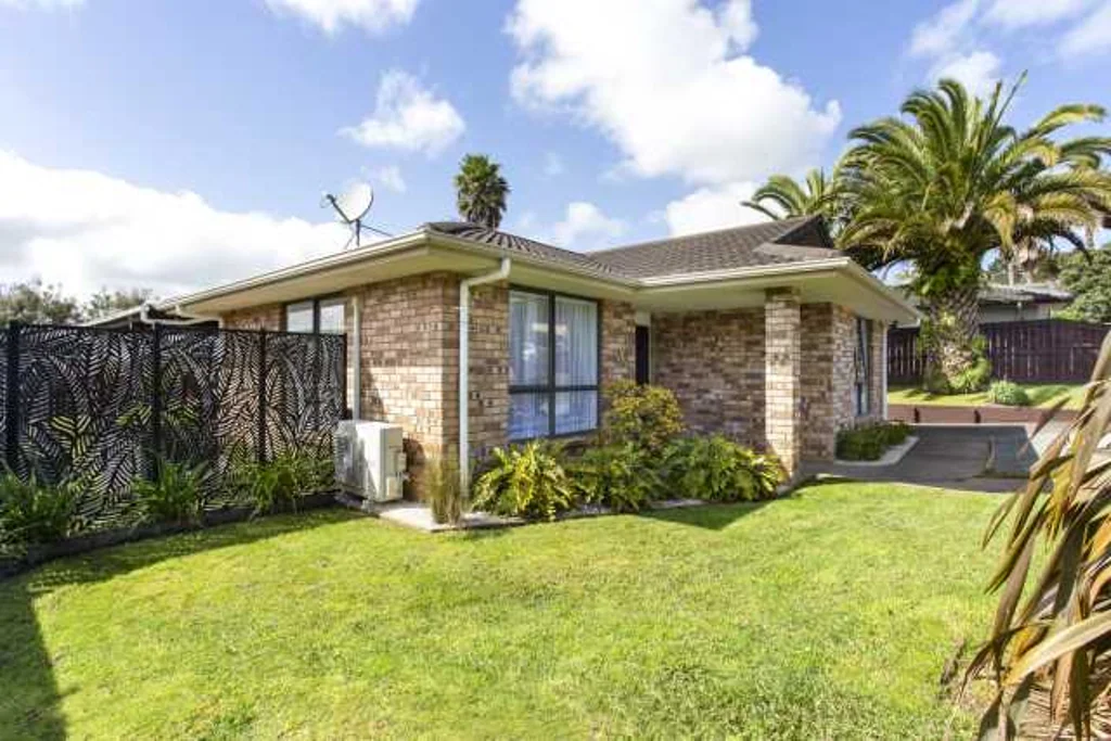 Helensville 3कमरा Sunny, secure & so handy + studio bonus