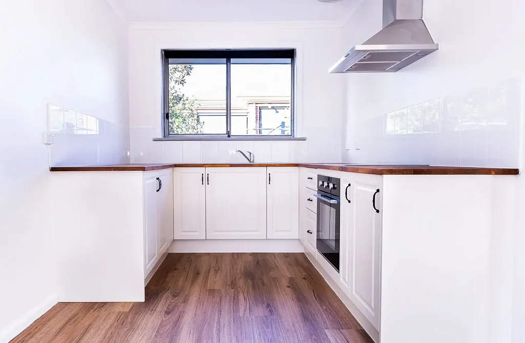 Freshly Renovated Unit in Convenient South Albury Location!