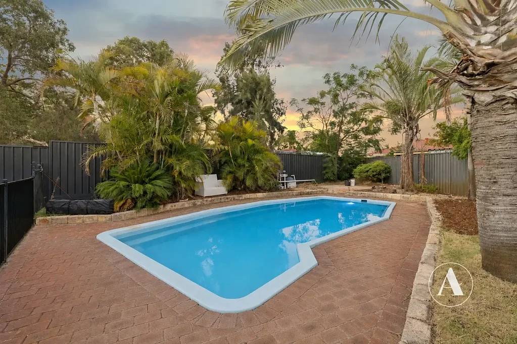 Thornlie 4 Bedroom 799m2 LOT - RENOVATED 4 BED + 1 BATH + POOL