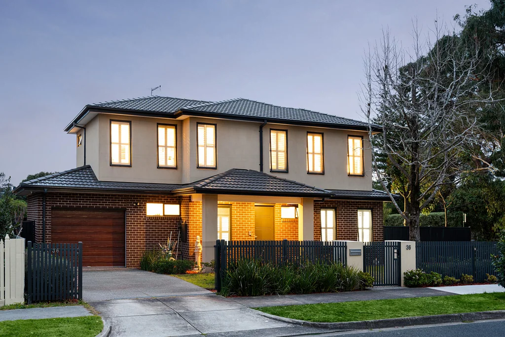 Mitcham 4房 双层尊贵住宅，带双主卧套间 Double-Storey Prestige with Dual Master Suite