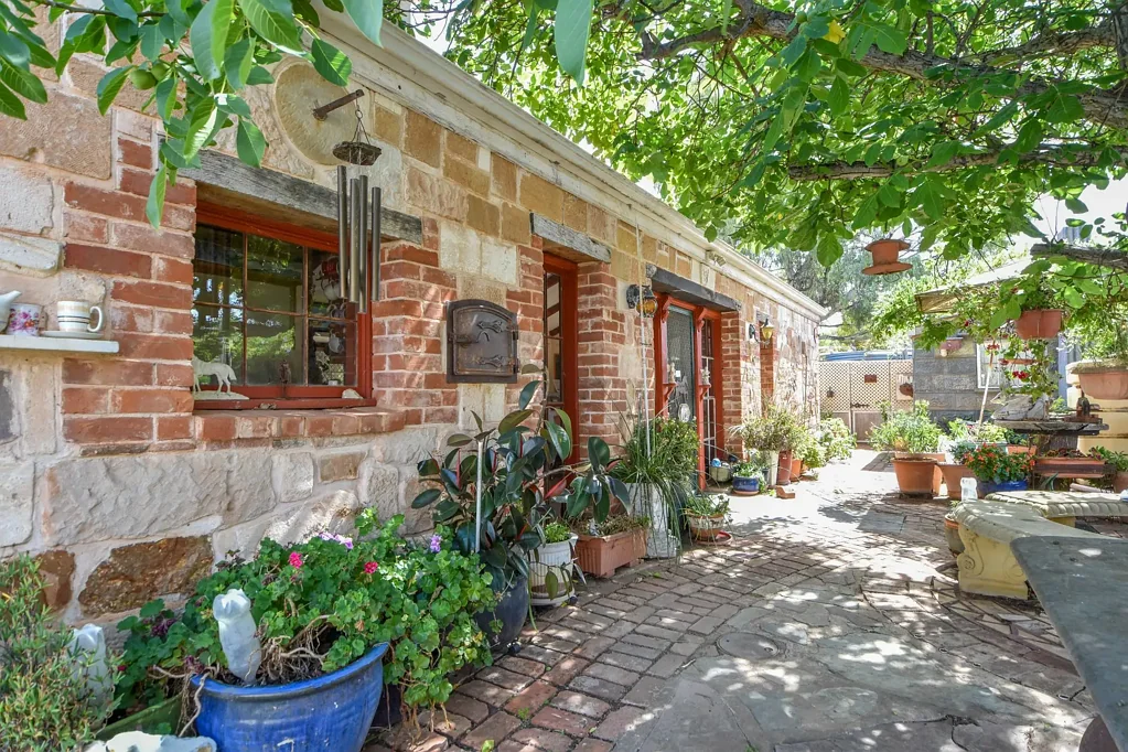 1 Henry St, Laura, SA 5480