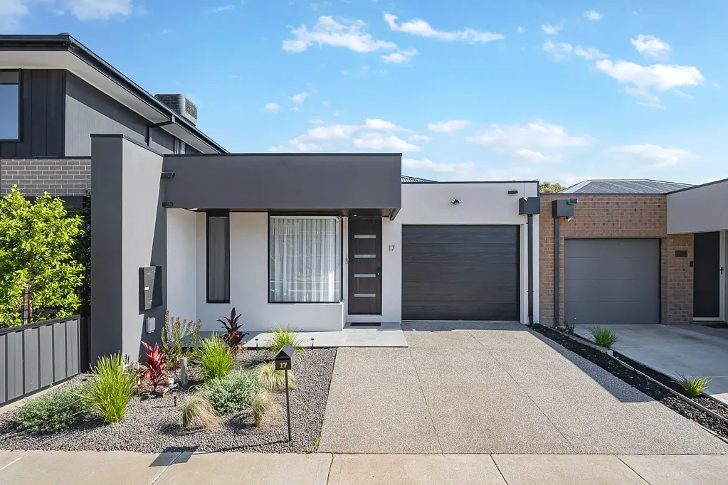 17 Mervyn Drive, Greenvale, VIC 3059