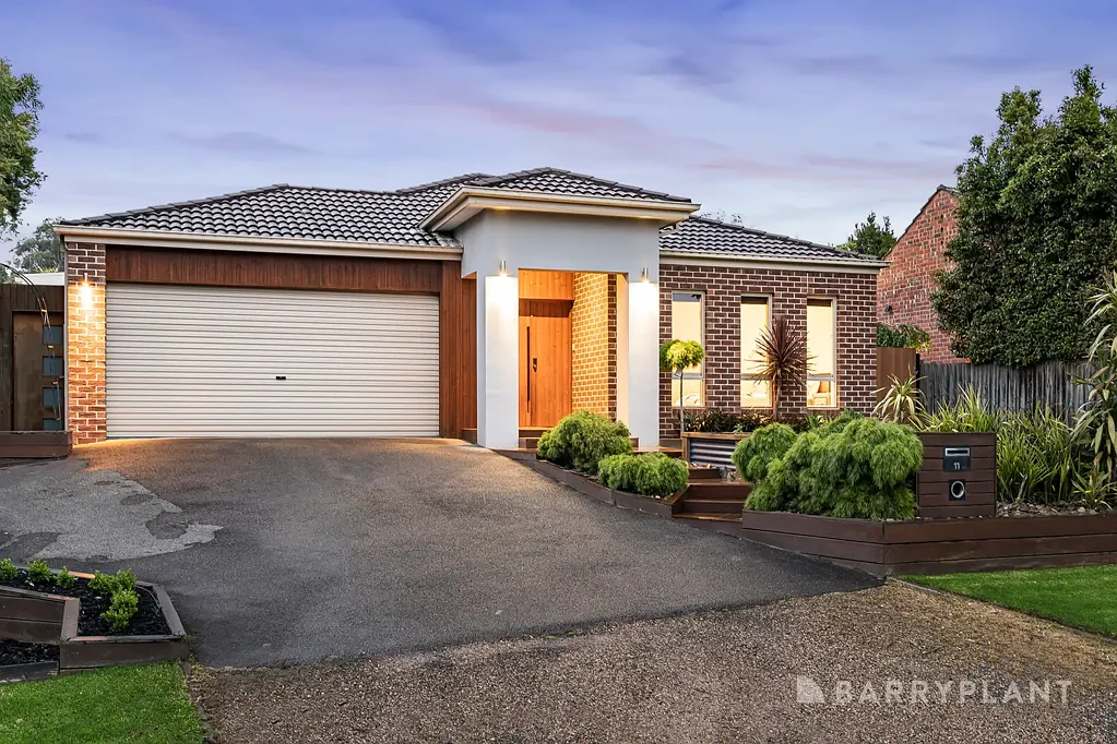 11 Imperial Avenue, Wandin North, VIC 3139
