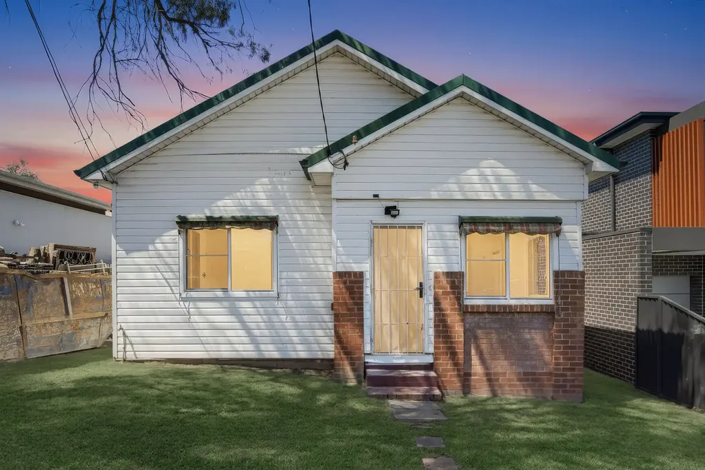 Guildford 3Kwarto Outstanding 758sqm Block with Granny Flat Potential (STCA)