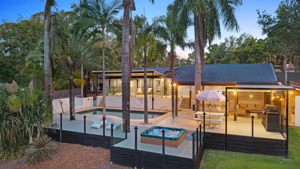 Worongary 5બેડરૂમ Tropical Lifestyle Acreage with Dual Living and Lucrative Versatility