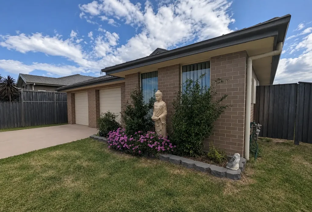 MODERN DUPLEX IN SOUGHT AFTER ESTATE