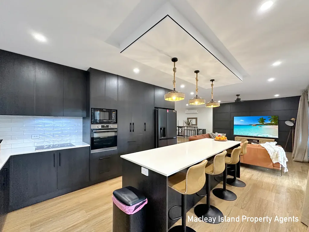 Macleay Island 3 Slaapkamer Contemporary Bespoke Home with Style and Space