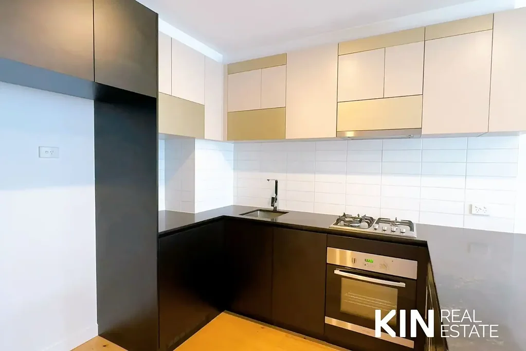 Stylish & Modern 2-Bedroom Apartment with Parking in the Heart of Melbourne
