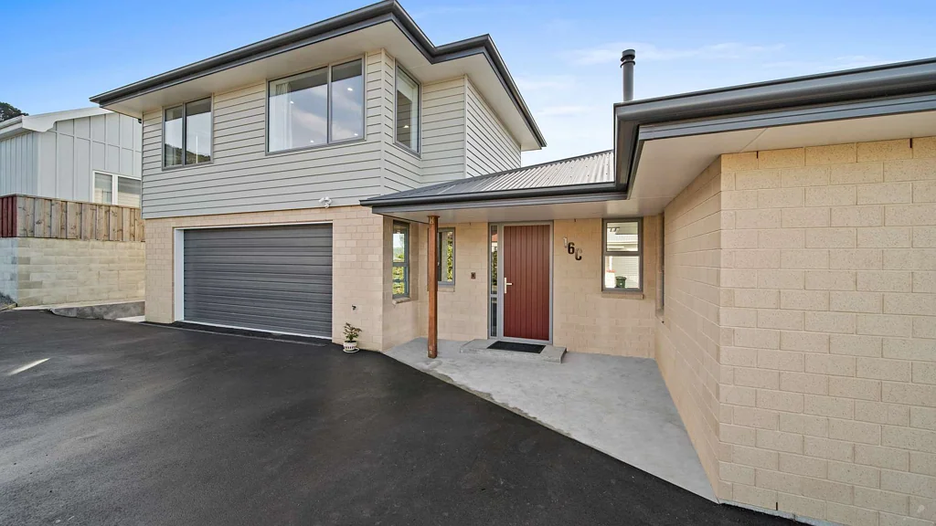 Oamaru 4Moenga Modern easy care living and entertaining