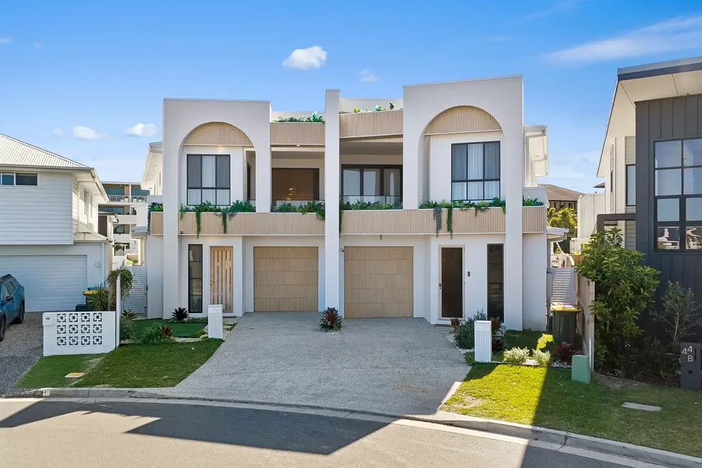 Casuarina 5غرفة نوم Contemporary Coastal Luxury in the Heart of Casuarina