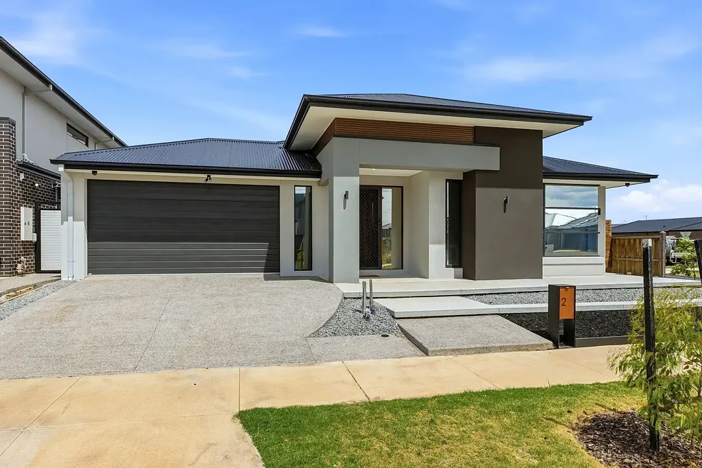 THIS PROPERTY FEATURES: